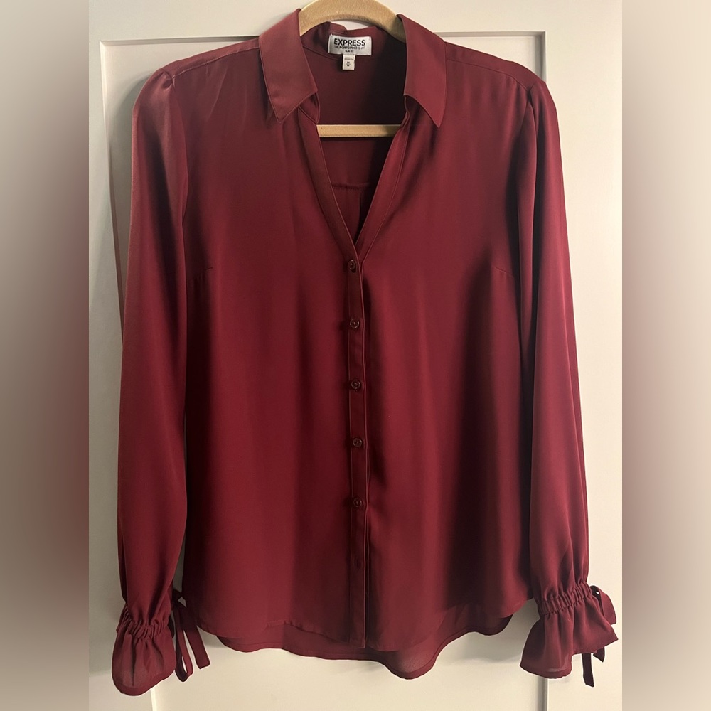 Like new Express tie sleeve button down